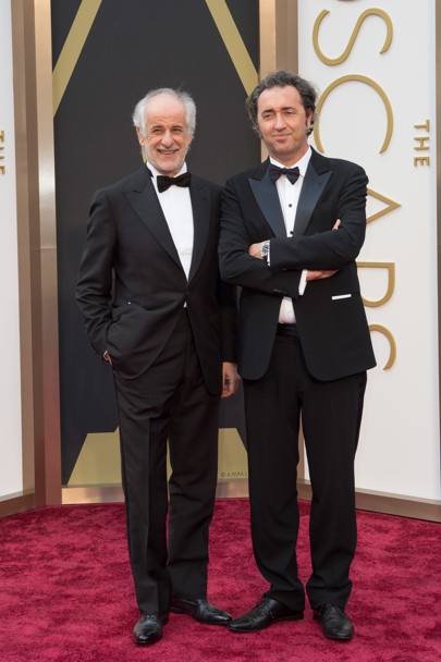 Oscar 2014, l&#39;arrivo dei divi sul red carpet. Il regista Paolo Sorrentino con Toni Servillo, il loro film 